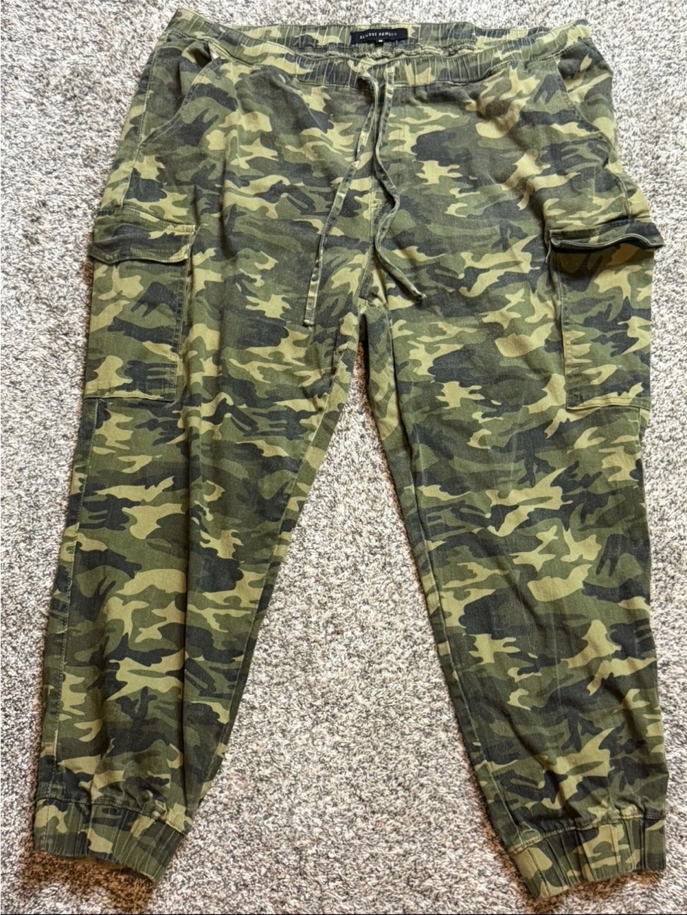 Almost Famous women’s Olive Camo Cargo Joggers
